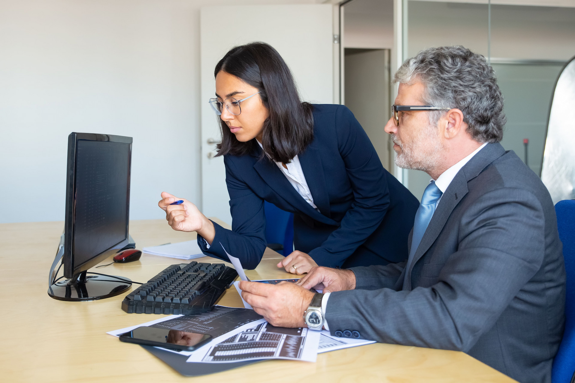 What are financial advisory services and how to make money in this market?